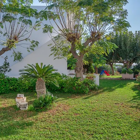 尼古拉斯公寓 *