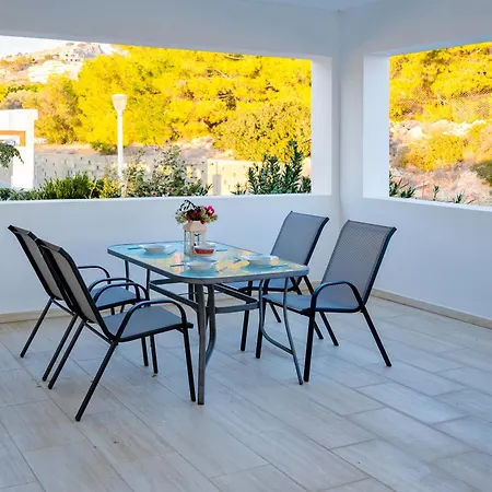 尼古拉斯公寓 公寓 *