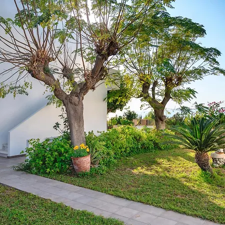 Nikolas * Pefki (Rhodes)